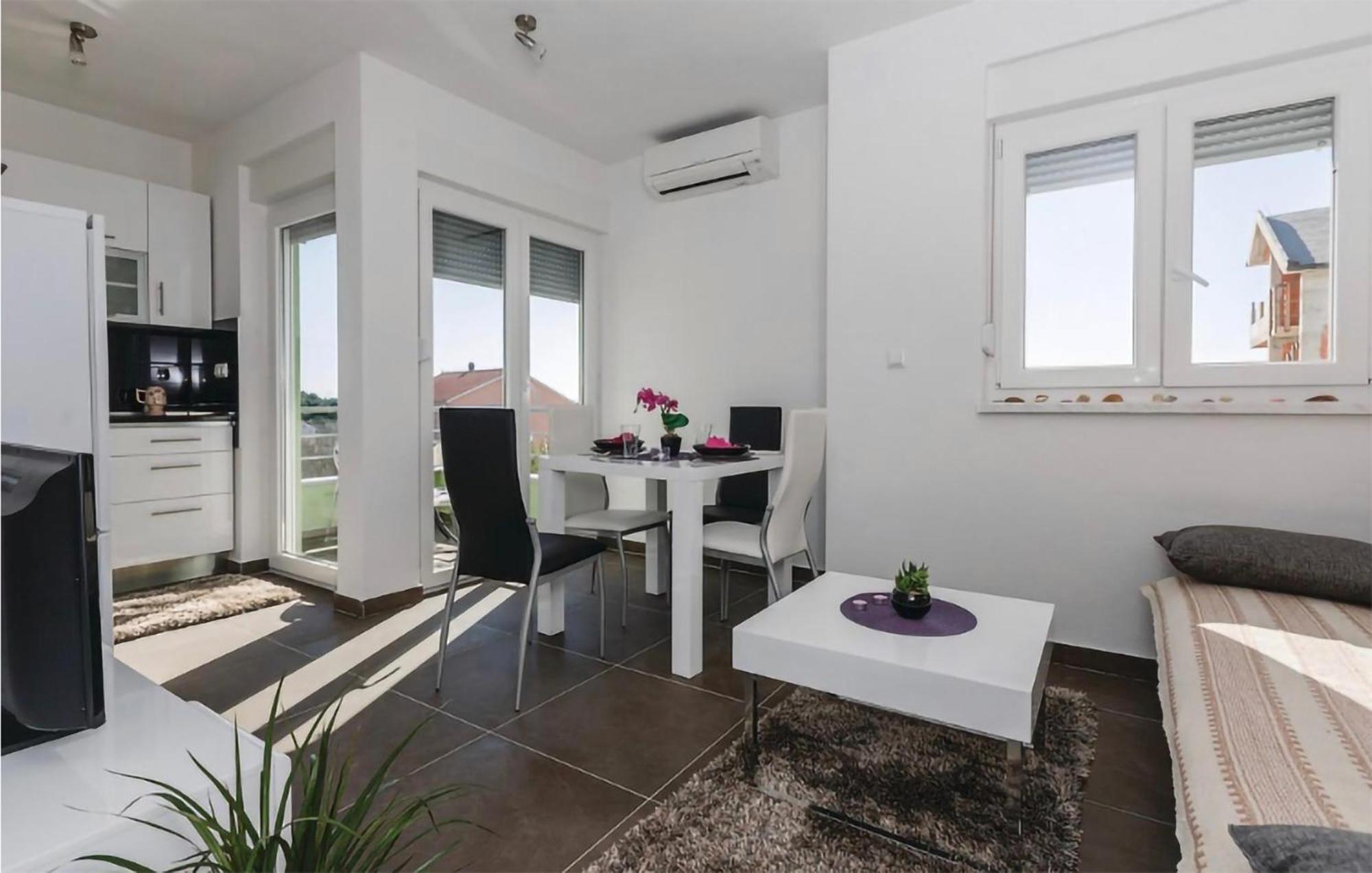 Amazing Apartment In Saldun With Wifi Trogir Exteriér fotografie